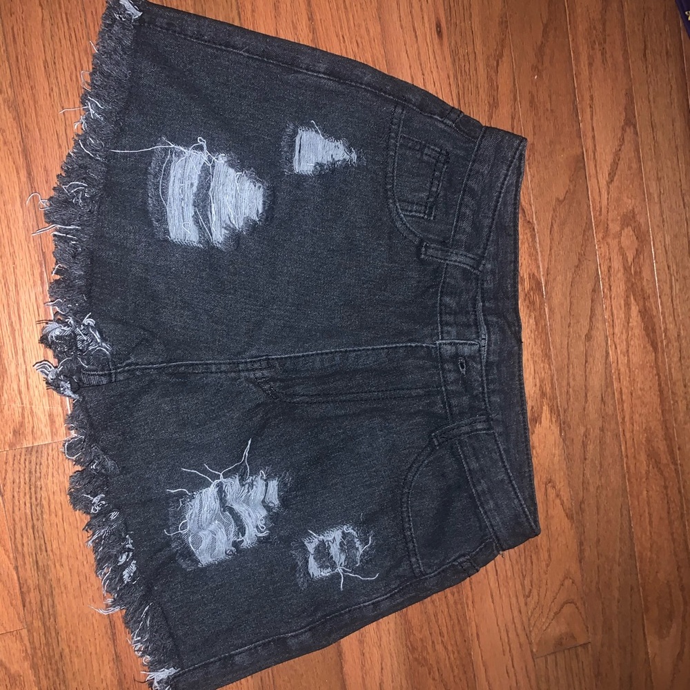SHEIN black distressed shorts - Picture 3 of 4